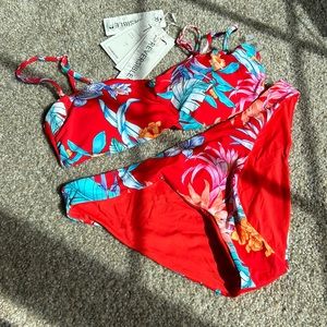 NWT Tinibikini red floral reversible set